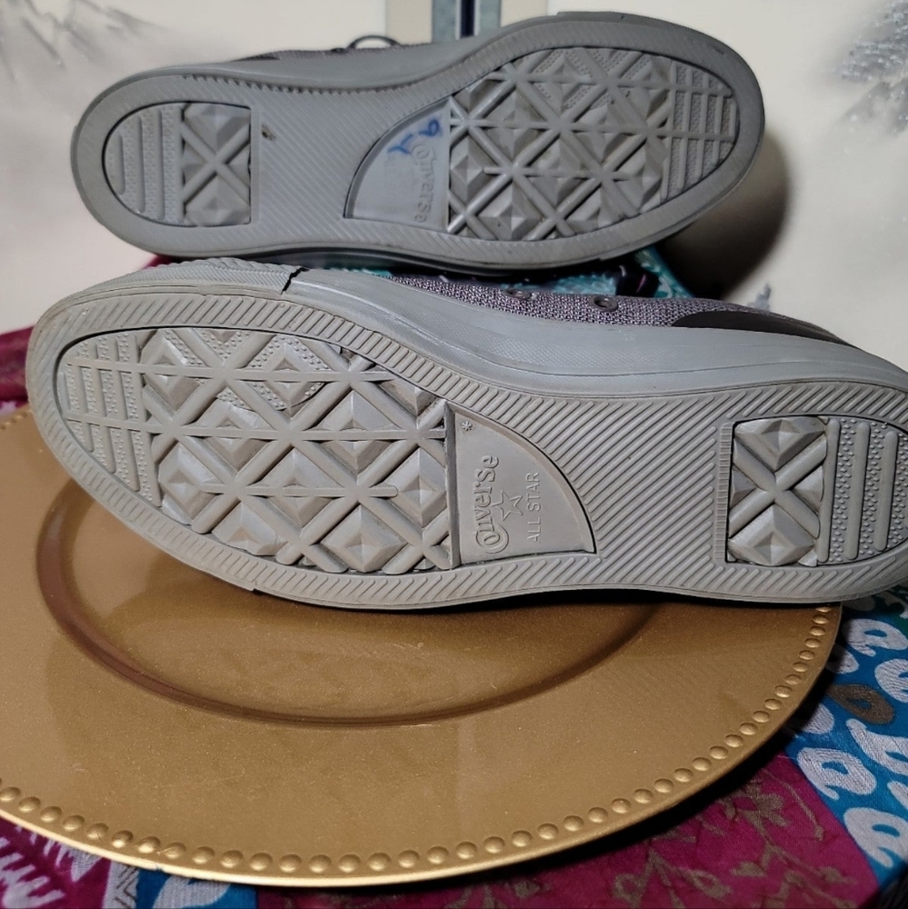 Converse Chuck Taylor, gray, men's sneakers.  Size 8.  (288) - Picture 6 of 6